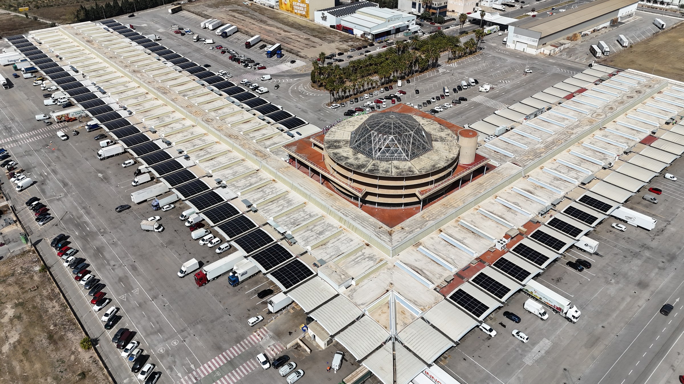 Vista aérea de Mercovasa con instalación fotovoltaica