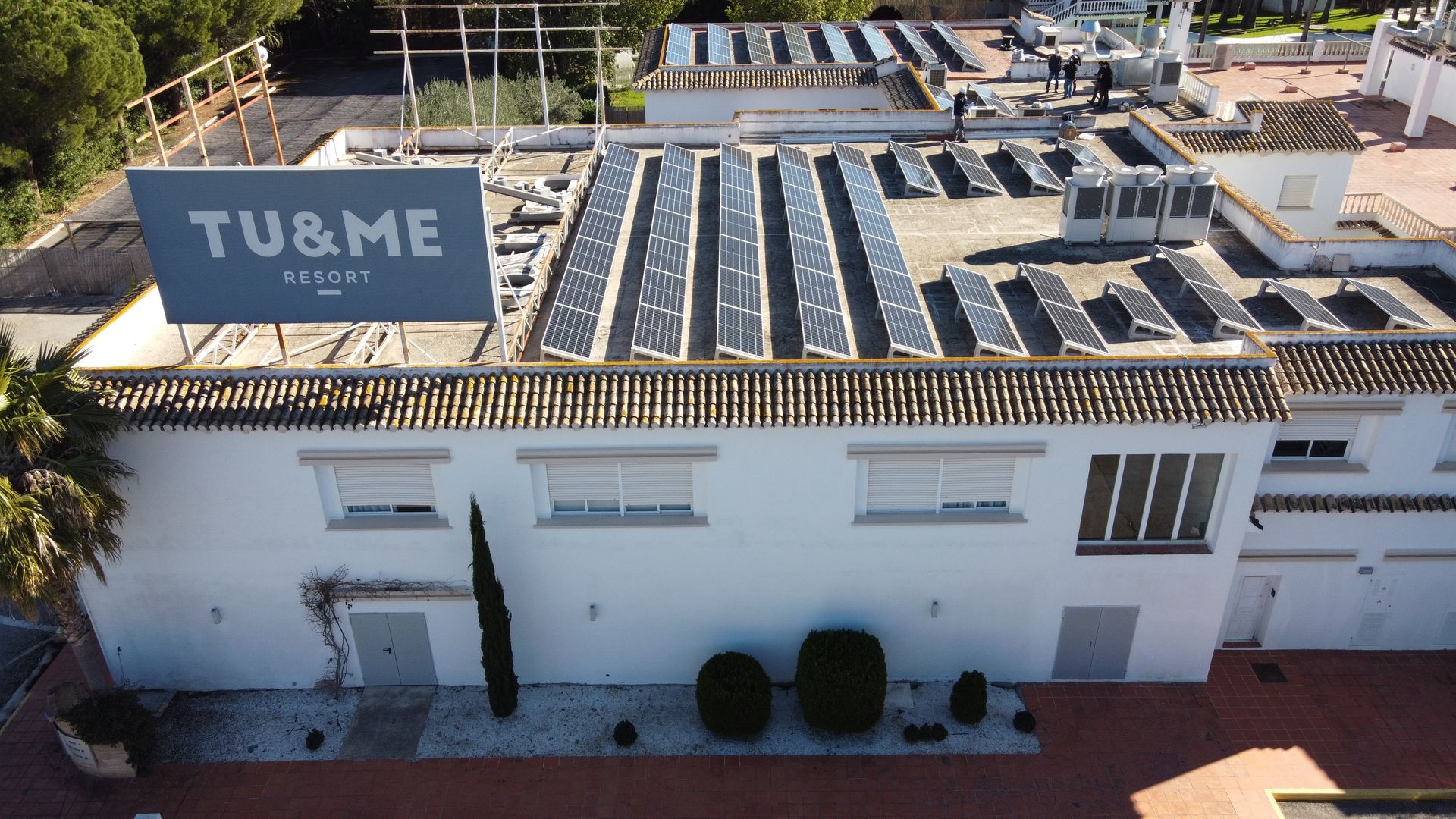 Complejo hotelero — instalación fotovoltaica JONSOK