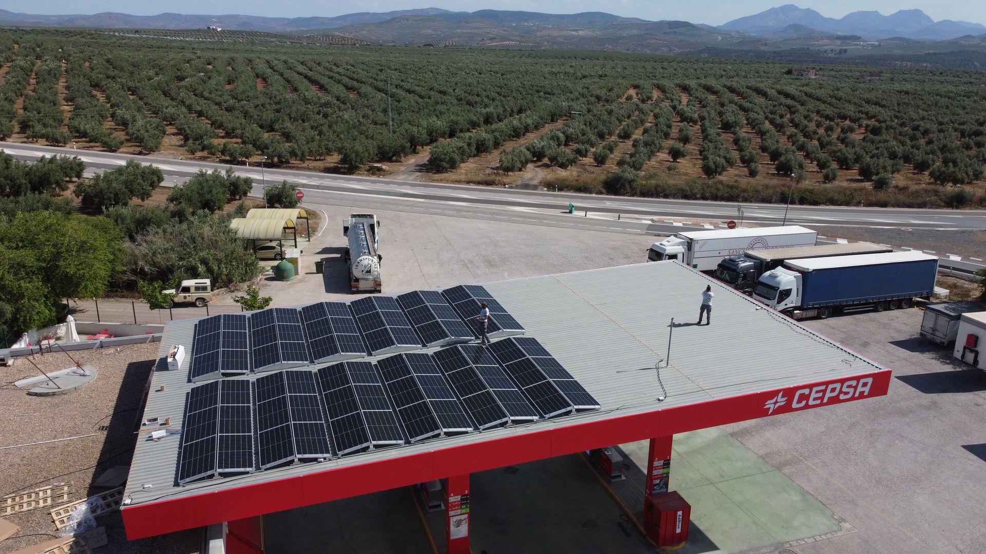 Estación de servicio · este-oeste — instalación fotovoltaica JONSOK